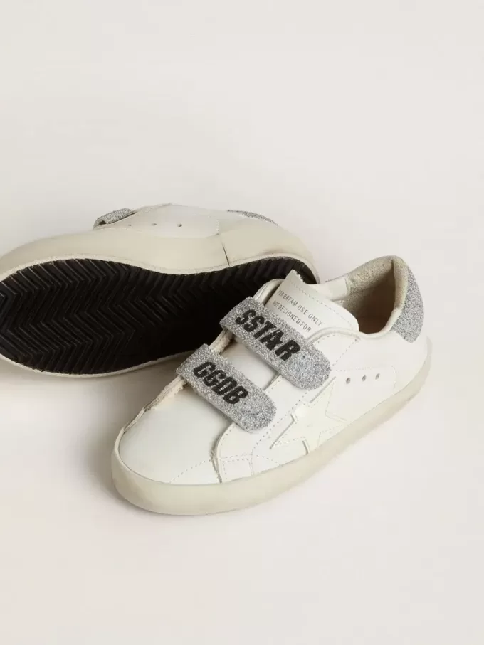 Teen Old School in pelle bianca con linguetta e cinturini sul tallone in cristallo Swarovski argento Teen Old School in pelle bianca con linguetta e cinturini sul tallone in cristallo Swarovski argento