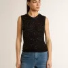 Top in maglia nera con paillettes e dettagli a contrasto