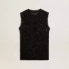 Top in maglia nera con paillettes e dettagli a contrasto