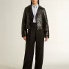 True-Star da donna in pelle scamosciata color tabacco con stella bianca e linguetta sul tallone color platino True-Star da donna in pelle scamosciata color tabacco con stella bianca e linguetta sul tallone color platino