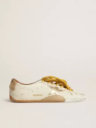 True-Star da uomo in pelle nappa bianca con stella in pelle laminata oro e linguetta sul tallone in pelle scamosciata beige