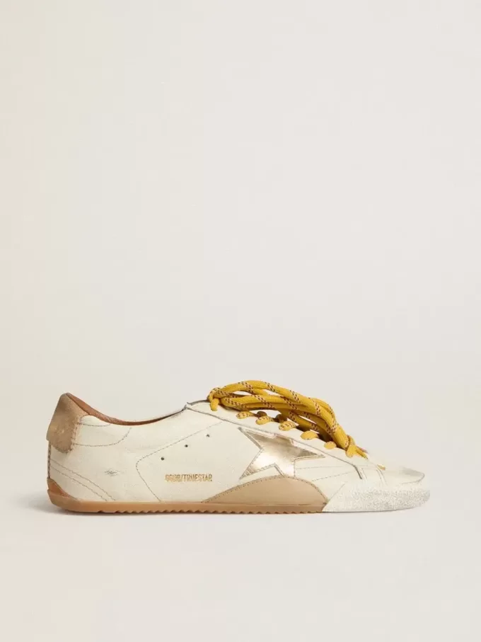 True-Star da uomo in pelle nappa bianca con stella in pelle laminata oro e linguetta sul tallone in pelle scamosciata beige