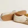 True-Star da uomo in pelle nappa bianca con stella in pelle laminata oro e linguetta sul tallone in pelle scamosciata beige