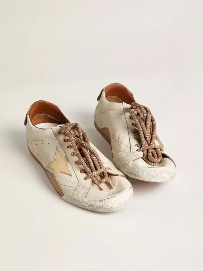 True-Star da uomo in pelle nappa bianca con stella in pelle laminata oro e linguetta sul tallone in pelle scamosciata beige