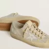 V-Star da donna in pelle scamosciata grigio ghiaccio con stella in pelle bianca e ricami floreali