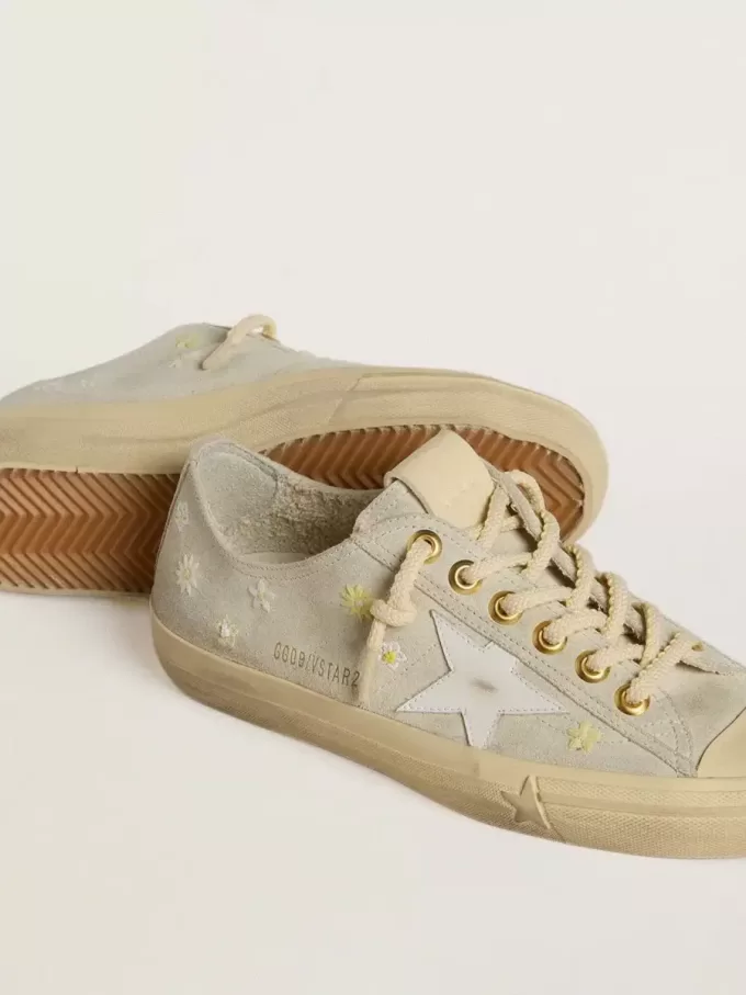 V-Star da donna in pelle scamosciata grigio ghiaccio con stella in pelle bianca e ricami floreali
