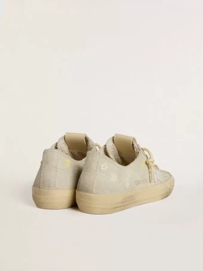 V-Star da donna in pelle scamosciata grigio ghiaccio con stella in pelle bianca e ricami floreali