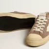 V-Star da uomo in pelle scamosciata grigio tortora con stella in pelle nappa bianca