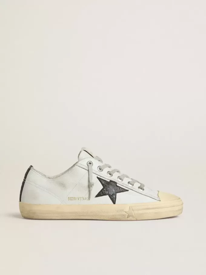 V-Star in pelle con stella e linguetta sul tallone in pelle nera con stampa cocco