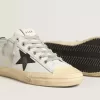 V-Star in pelle con stella e linguetta sul tallone in pelle nera con stampa cocco