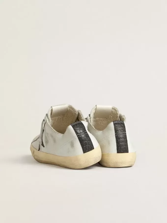 V-Star in pelle con stella e linguetta sul tallone in pelle nera con stampa cocco