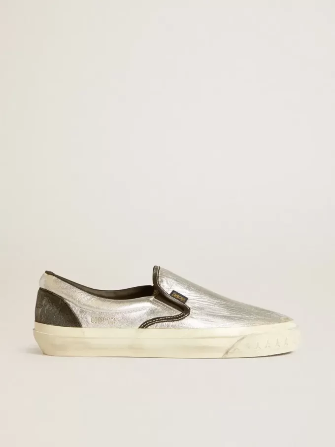 VCE Penstar da donna in pelle metallizzata argento con linguetta sul tallone in pelle nera