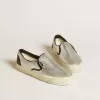 VCE Penstar da donna in pelle metallizzata argento con linguetta sul tallone in pelle nera
