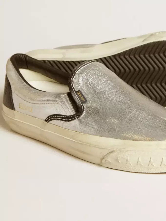 VCE Penstar da uomo in pelle metallizzata argento con linguetta sul tallone in pelle nera