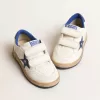 Young Ball Star con stella e linguetta sul tallone in pelle blu metallizzata
