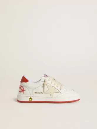 Young Ball Star in pelle con stella color crema e linguetta sul tallone in pelle rossa