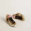 Young Francy Penstar in paillettes dorate con stella in camoscio grigio ghiaccio