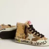 Young Francy Penstar in paillettes dorate con stella in camoscio grigio ghiaccio