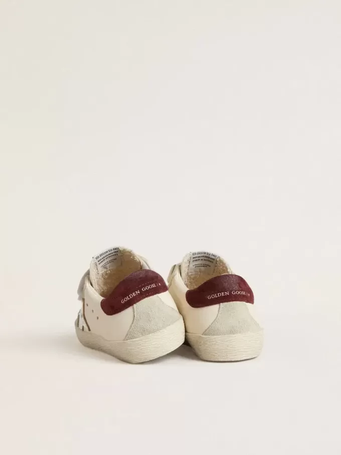 Young Old School con stella in pelle metallizzata argento e tallone in camoscio viola Young Old School con stella in pelle metallizzata argento e tallone in camoscio viola