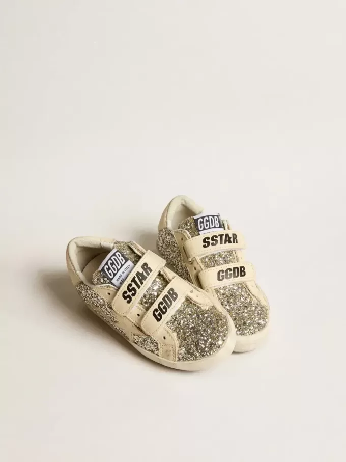 Young Old School in glitter platino con stella e linguetta sul tallone in pelle Young Old School in glitter platino con stella e linguetta sul tallone in pelle