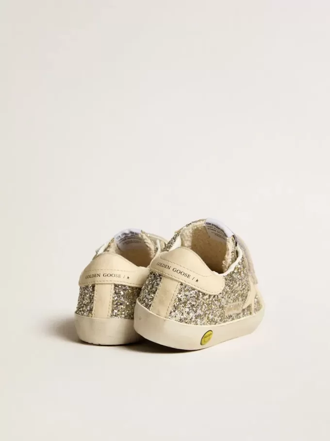 Young Old School in glitter platino con stella e linguetta sul tallone in pelle Young Old School in glitter platino con stella e linguetta sul tallone in pelle