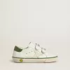 Young Old School in pelle bianca con linguetta sul tallone in nappa verde e inserto verde