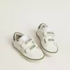 Young Old School in pelle bianca con linguetta sul tallone in nappa verde e inserto verde