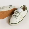Young Old School in pelle bianca con linguetta sul tallone in nappa verde e inserto verde