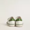 Young Old School in pelle bianca con linguetta sul tallone in nappa verde e inserto verde