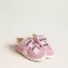 Young Old School in pelle scamosciata rosa metallizzata con stella e linguetta sul tallone in pelle bianca Young Old School in pelle scamosciata rosa metallizzata con stella e linguetta sul tallone in pelle bianca
