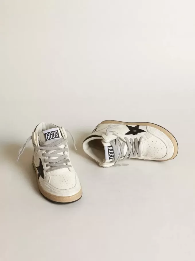 Young Sky-Star in nappa bianca con stella nera e linguetta sul tallone
