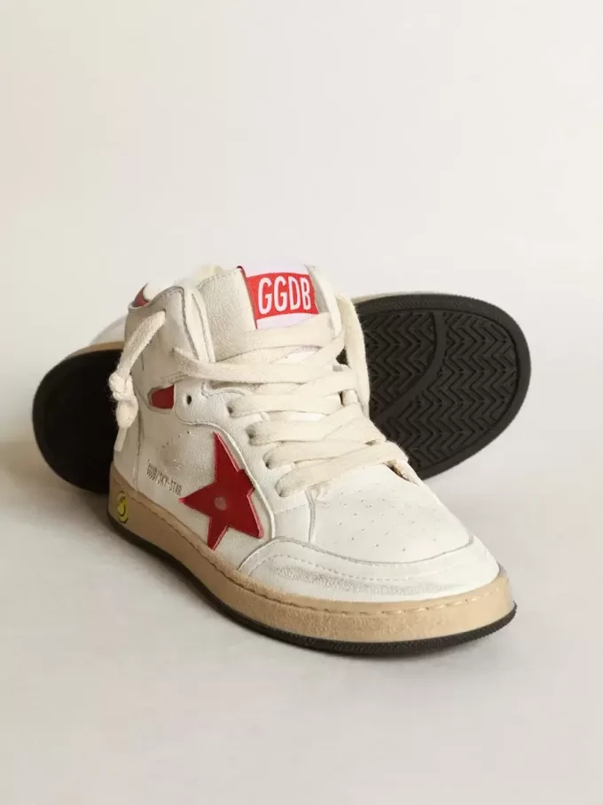 Young Sky-Star in nappa bianca con stella rossa e linguetta sul tallone