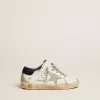 Young Super-Star con stella in pelle scamosciata grigio ghiaccio e linguetta sul tallone in pelle blu navy Young Super-Star con stella in pelle scamosciata grigio ghiaccio e linguetta sul tallone in pelle blu navy