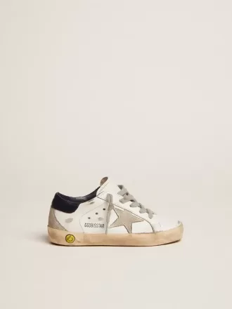 Young Super-Star con stella in pelle scamosciata grigio ghiaccio e linguetta sul tallone in pelle blu navy