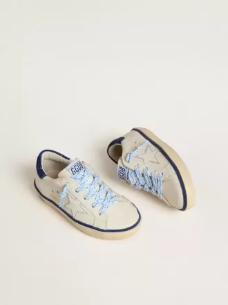Young Super-Star in pelle bianca con tallone in camoscio blu