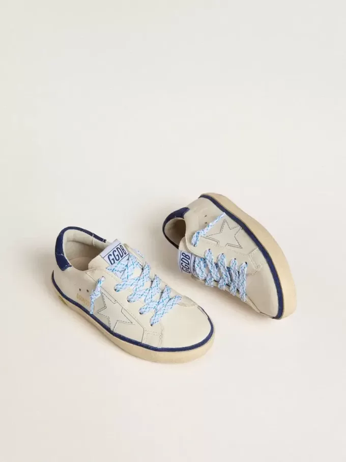 Young Super-Star in pelle bianca con tallone in camoscio blu