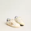 Young Super-Star in pelle nappa con stella beige e linguetta blu sul tallone