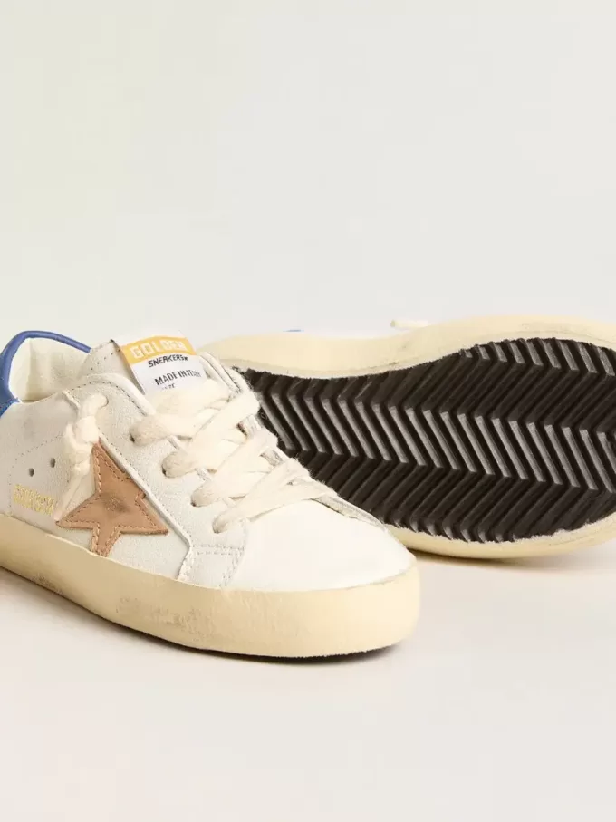 Young Super-Star in pelle nappa con stella beige e linguetta blu sul tallone