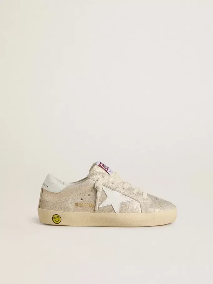 Young Super-Star in pelle scamosciata laminata color sabbia con stella in pelle bianca Young Super-Star in pelle scamosciata laminata color sabbia con stella in pelle bianca