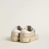 Young Super-Star in pelle scamosciata laminata color sabbia con stella in pelle bianca Young Super-Star in pelle scamosciata laminata color sabbia con stella in pelle bianca